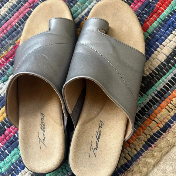 EUC like new Trotter size 7 sandal. Silver. The footbeds are new. The *best shoe - Picture 2 of 16